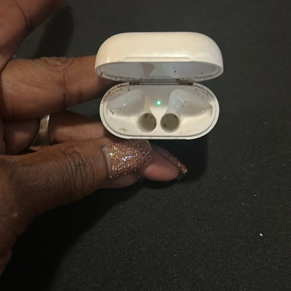 AirPod CASE - Picture 3 of 4